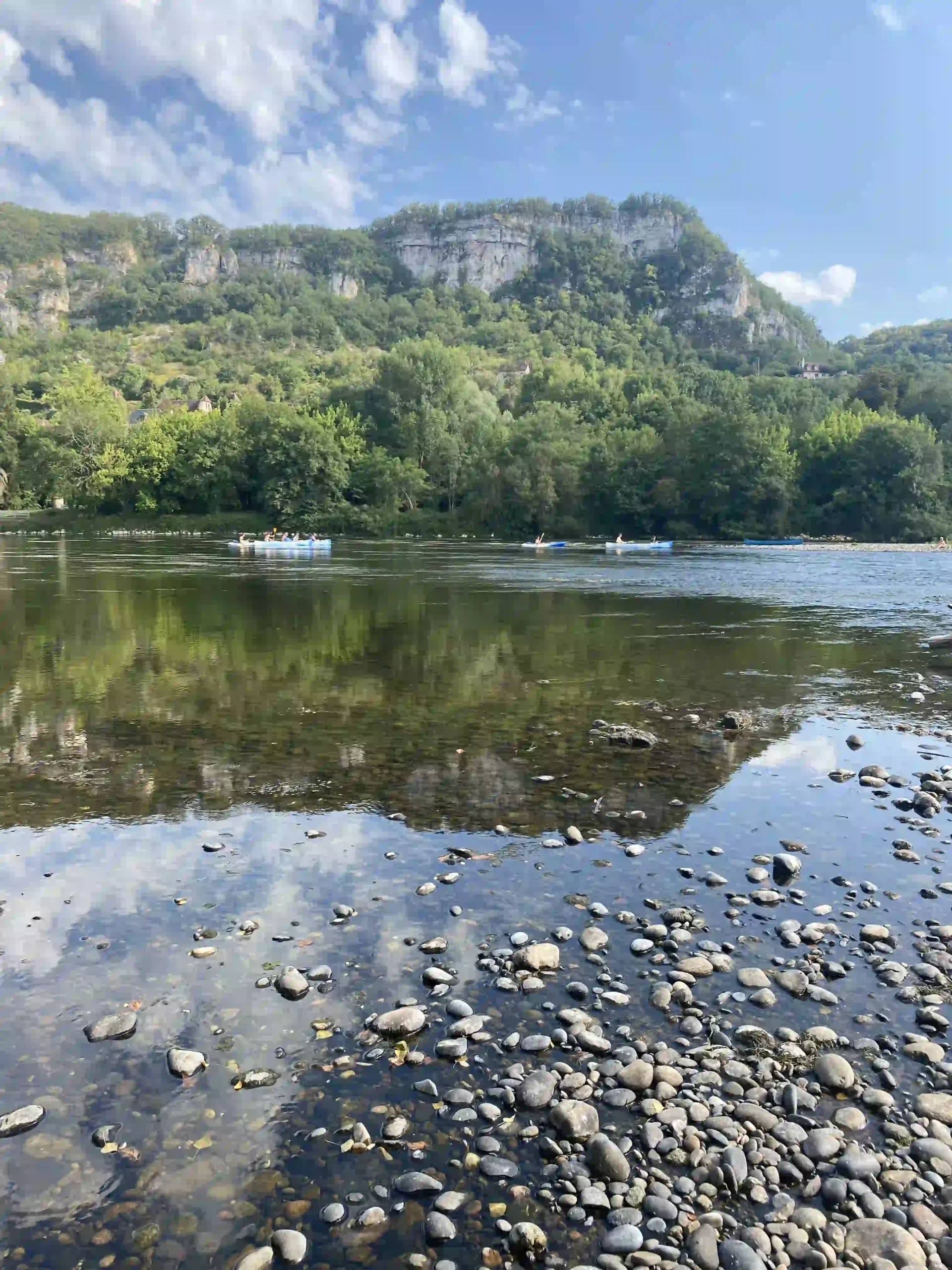 paysage de la rivière dordogne près du camping dans le lot